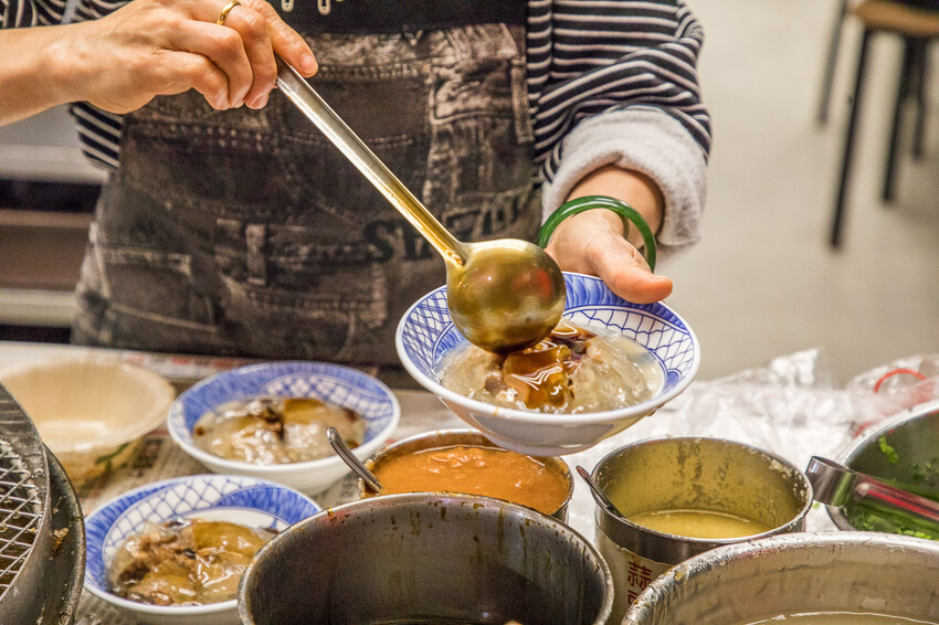 新北三重萬粒肉圓！免衝彰化也能嚐到極品彰化肉圓，皮Ｑ肉大塊香菜隨你加