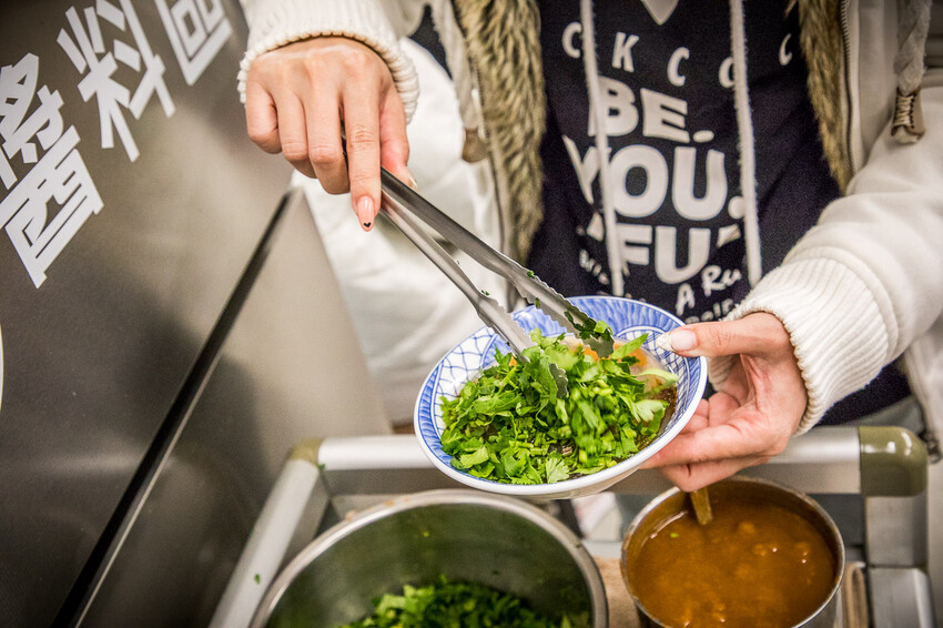 新北三重萬粒肉圓！免衝彰化也能嚐到極品彰化肉圓，皮Ｑ肉大塊香菜隨你加