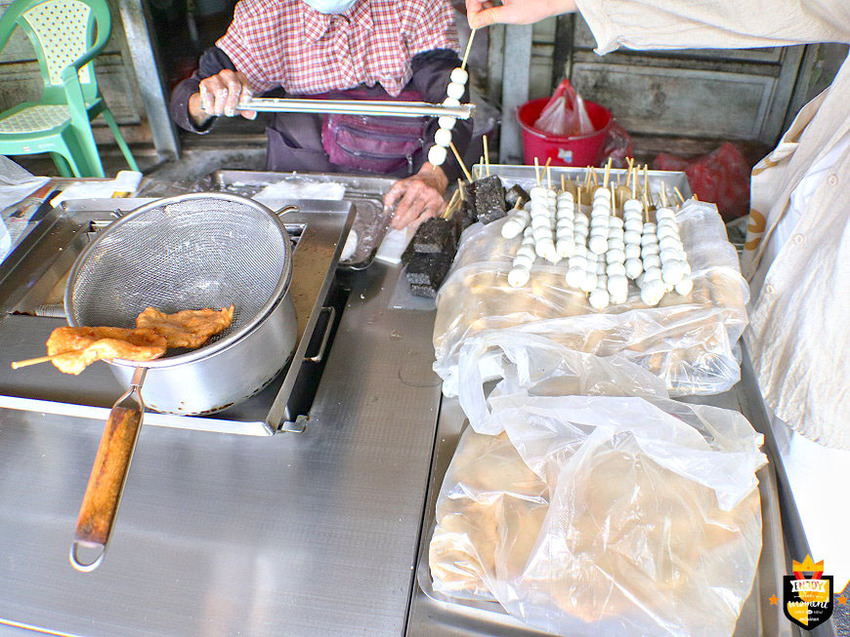 台南炸物／無店名無招牌飄香20多年／每日限量現點現炸／銅板美食價格超佛心／100元吃飽吃滿還有找／在地人的下午茶