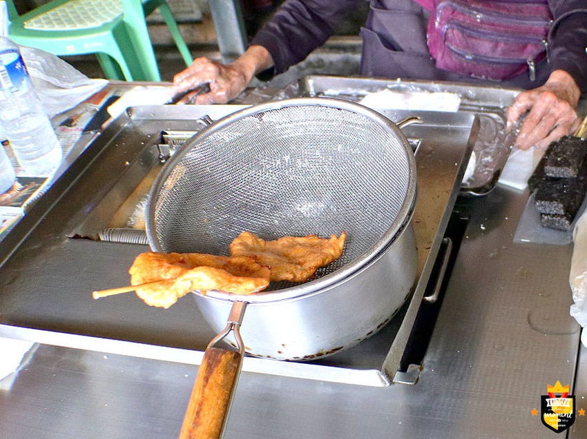 台南炸物／無店名無招牌飄香20多年／每日限量現點現炸／銅板美食價格超佛心／100元吃飽吃滿還有找／在地人的下午茶