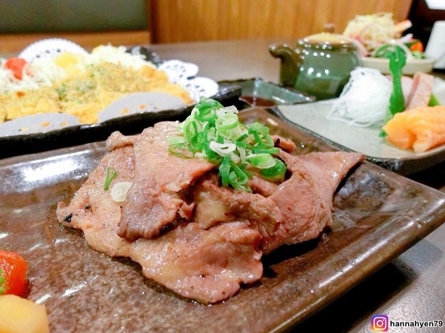 浪漫鰻屋║高雄鼓山║高雄 日式料理║日本料理║捷運凹子底站║捷運紅線║海鮮║壽司║鰻魚 推薦║鰻魚飯║丼飯║生魚片║燒║高雄 美食 推薦