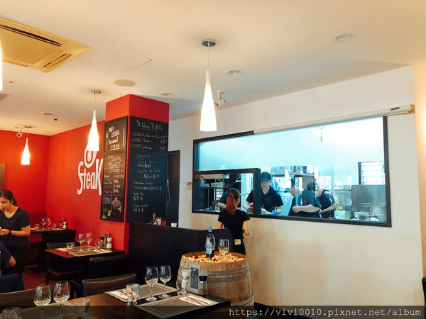 圓圓家愛吃貨-《台北大安美食》推薦牛排餐廳Osteak法式牛排,法式烤春雞皮脆肉香,超美味的餐酒館