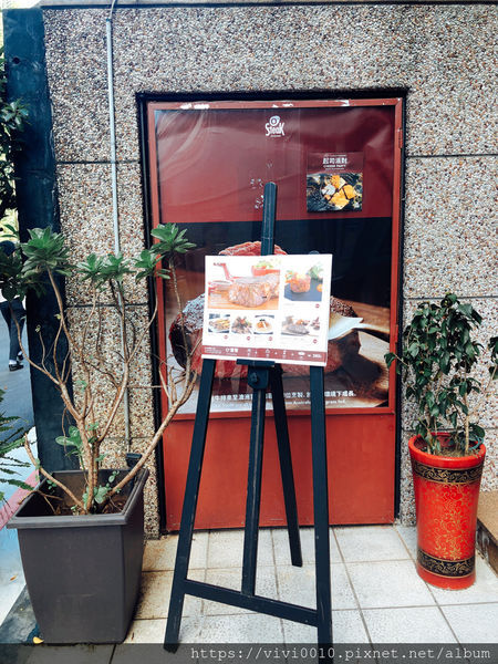 圓圓家愛吃貨-《台北大安美食》推薦牛排餐廳Osteak法式牛排,法式烤春雞皮脆肉香,超美味的餐酒館