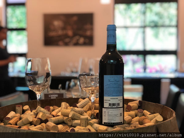 圓圓家愛吃貨-《台北大安美食》推薦牛排餐廳Osteak法式牛排,法式烤春雞皮脆肉香,超美味的餐酒館