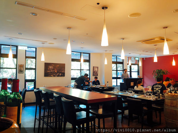 圓圓家愛吃貨-《台北大安美食》推薦牛排餐廳Osteak法式牛排,法式烤春雞皮脆肉香,超美味的餐酒館