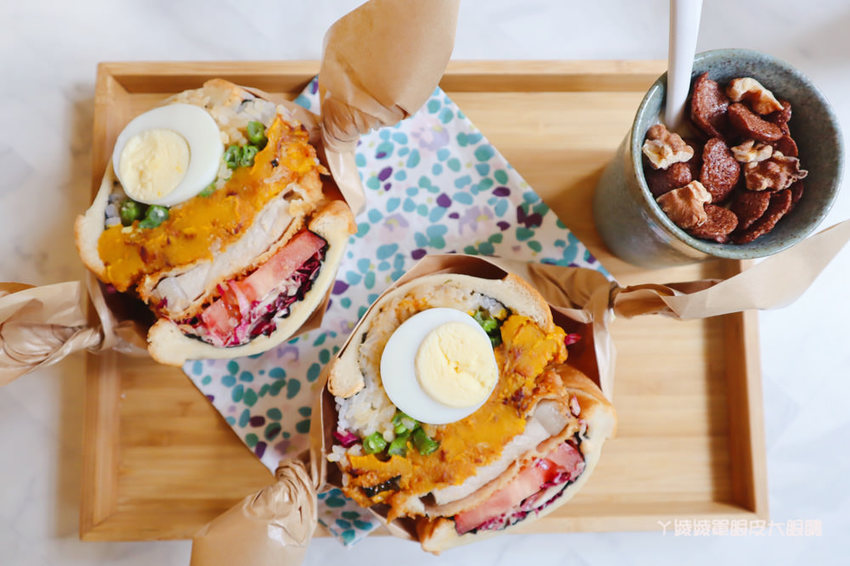 台南中西區美食咖啡廳推薦熨斗目花珈琲！必吃咖桑爆炸三明治、黑洞的唐揚雞黑咖哩、浮誇芒果聖代