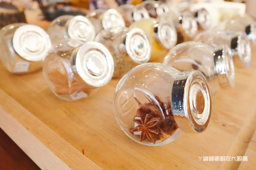 台南中西區美食咖啡廳推薦熨斗目花珈琲！必吃咖桑爆炸三明治、黑洞的唐揚雞黑咖哩、浮誇芒果聖代