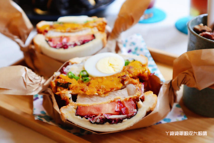 台南中西區美食咖啡廳推薦熨斗目花珈琲！必吃咖桑爆炸三明治、黑洞的唐揚雞黑咖哩、浮誇芒果聖代