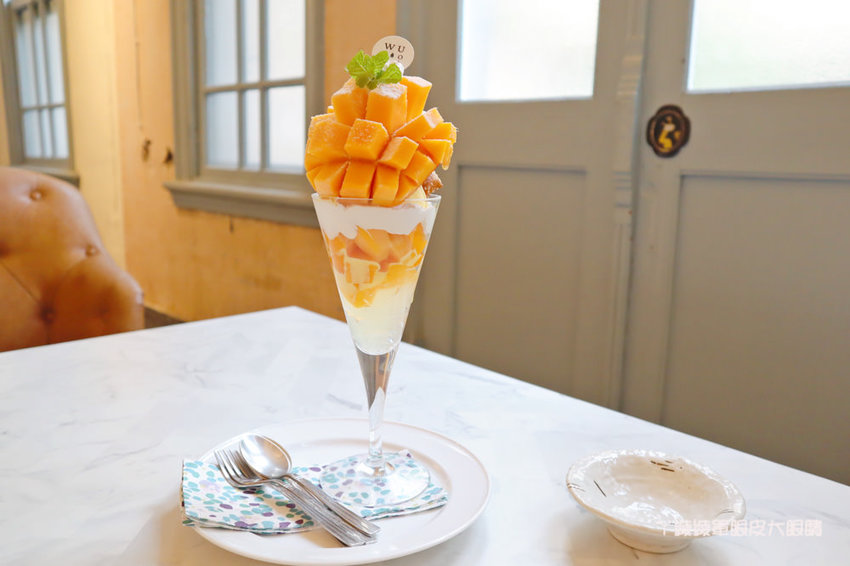 台南中西區美食咖啡廳推薦熨斗目花珈琲！必吃咖桑爆炸三明治、黑洞的唐揚雞黑咖哩、浮誇芒果聖代