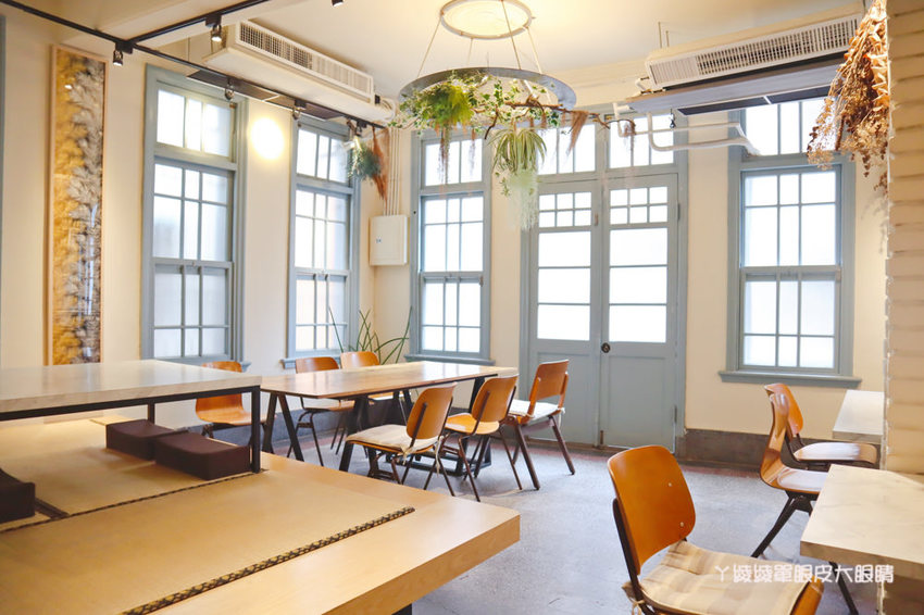 台南中西區美食咖啡廳推薦熨斗目花珈琲！必吃咖桑爆炸三明治、黑洞的唐揚雞黑咖哩、浮誇芒果聖代