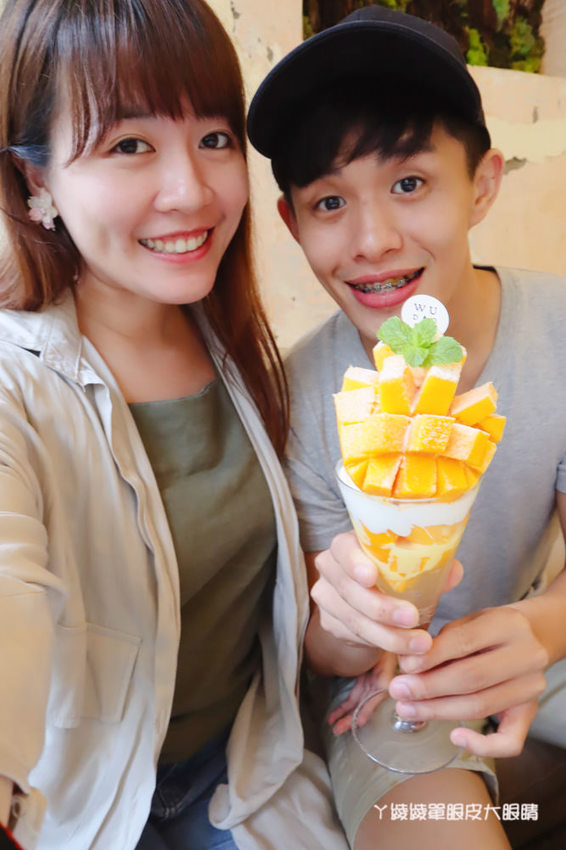 台南中西區美食咖啡廳推薦熨斗目花珈琲！必吃咖桑爆炸三明治、黑洞的唐揚雞黑咖哩、浮誇芒果聖代