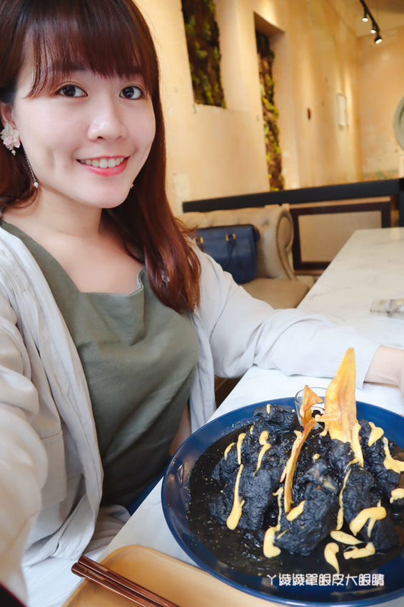 台南中西區美食咖啡廳推薦熨斗目花珈琲！必吃咖桑爆炸三明治、黑洞的唐揚雞黑咖哩、浮誇芒果聖代