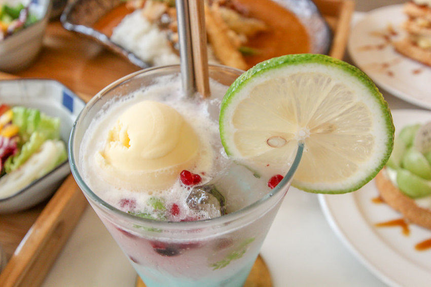 台南中西，餐點有新意，老宅風格讓你處處皆美拍的熨斗目花珈琲 cafe WUDAO。 - 微笑Joe幸運