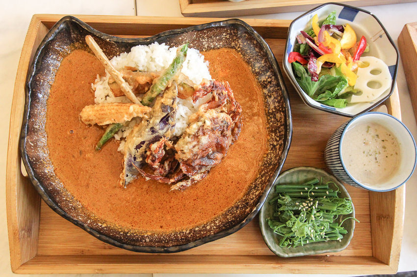 台南中西，餐點有新意，老宅風格讓你處處皆美拍的熨斗目花珈琲 cafe WUDAO。 - 微笑Joe幸運