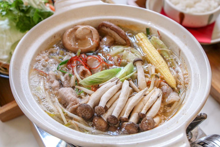 台南中西，餐點有新意，老宅風格讓你處處皆美拍的熨斗目花珈琲 cafe WUDAO。 - 微笑Joe幸運