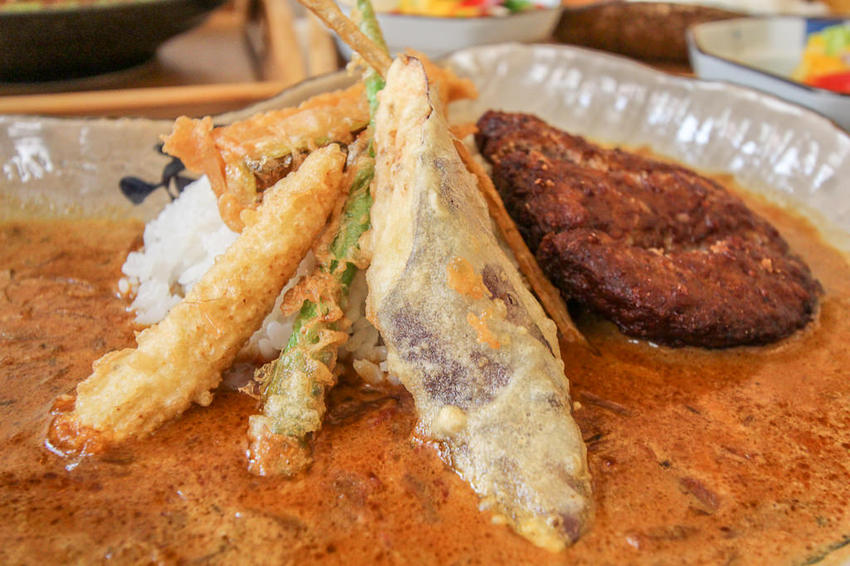 台南中西，餐點有新意，老宅風格讓你處處皆美拍的熨斗目花珈琲 cafe WUDAO。 - 微笑Joe幸運