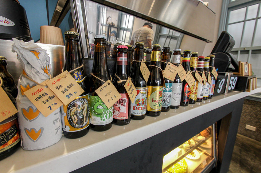 台南中西，餐點有新意，老宅風格讓你處處皆美拍的熨斗目花珈琲 cafe WUDAO。 - 微笑Joe幸運