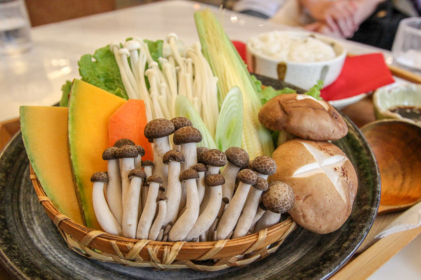 台南中西，餐點有新意，老宅風格讓你處處皆美拍的熨斗目花珈琲 cafe WUDAO。 - 微笑Joe幸運