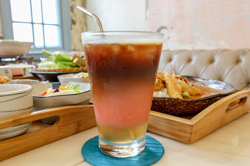 台南中西，餐點有新意，老宅風格讓你處處皆美拍的熨斗目花珈琲 cafe WUDAO。 - 微笑Joe幸運