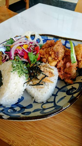 熨斗目花珈琲 cafe WUDAO：台南熨斗目花-鬧中取靜的美味飯糰早餐咖啡