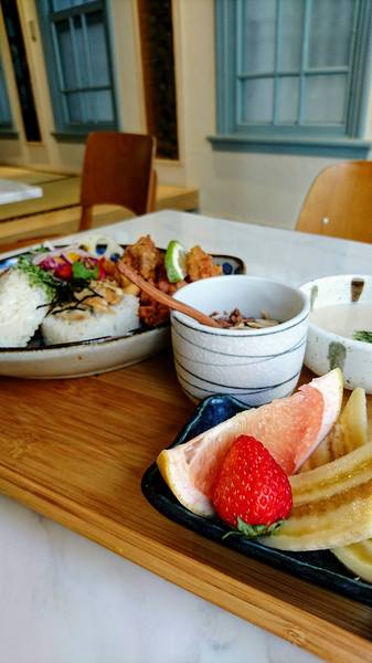 熨斗目花珈琲 cafe WUDAO：台南熨斗目花-鬧中取靜的美味飯糰早餐咖啡