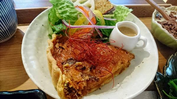 熨斗目花珈琲 cafe WUDAO：台南熨斗目花-鬧中取靜的美味飯糰早餐咖啡