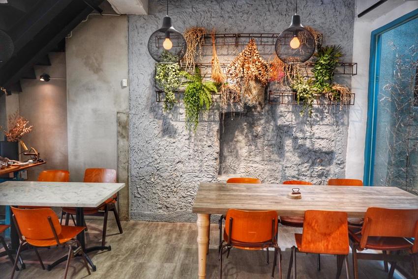 台南中西區【熨斗目花珈琲珈哩】超美質感網美系咖啡廳/海老赤蝦咖哩必點！甜點好吃又好拍 台南咖哩|台南下午茶 | 小白只饗ㄔ美食