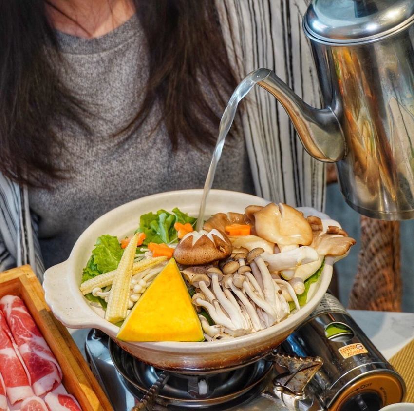 台南中西區【熨斗目花珈琲珈哩】超美質感網美系咖啡廳/海老赤蝦咖哩必點！甜點好吃又好拍 台南咖哩|台南下午茶 | 小白只饗ㄔ美食