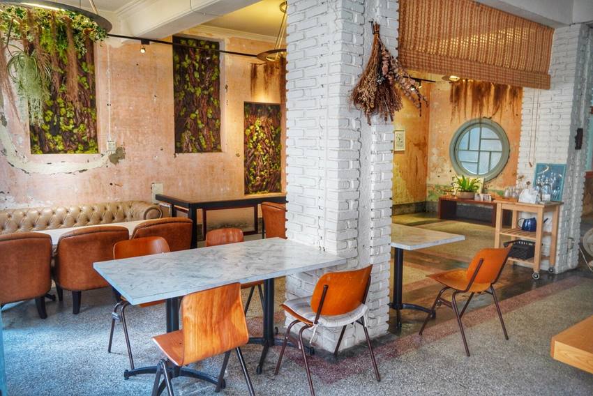 台南中西區【熨斗目花珈琲珈哩】超美質感網美系咖啡廳/海老赤蝦咖哩必點！甜點好吃又好拍 台南咖哩|台南下午茶 | 小白只饗ㄔ美食