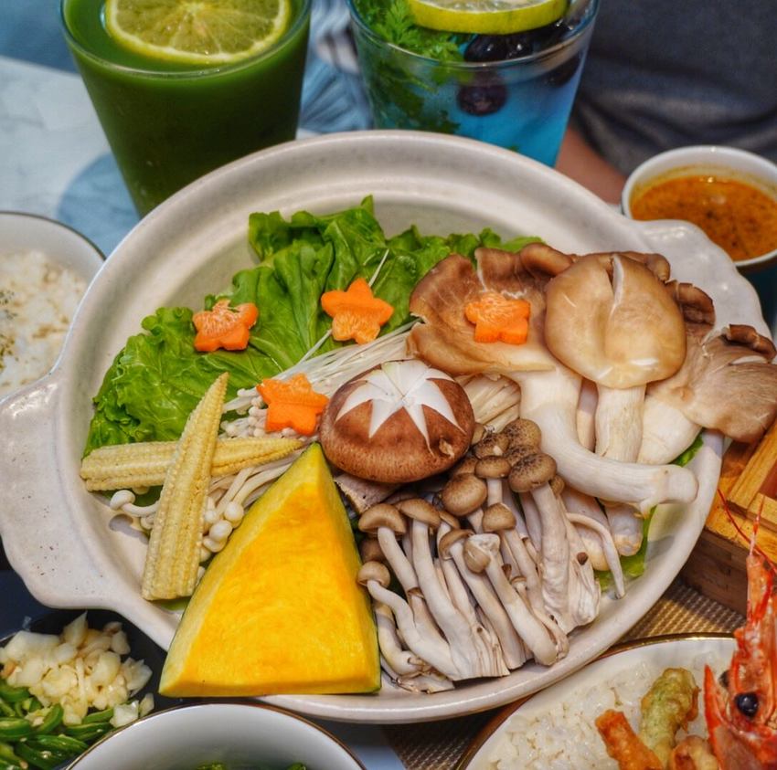 台南中西區【熨斗目花珈琲珈哩】超美質感網美系咖啡廳/海老赤蝦咖哩必點！甜點好吃又好拍 台南咖哩|台南下午茶 | 小白只饗ㄔ美食