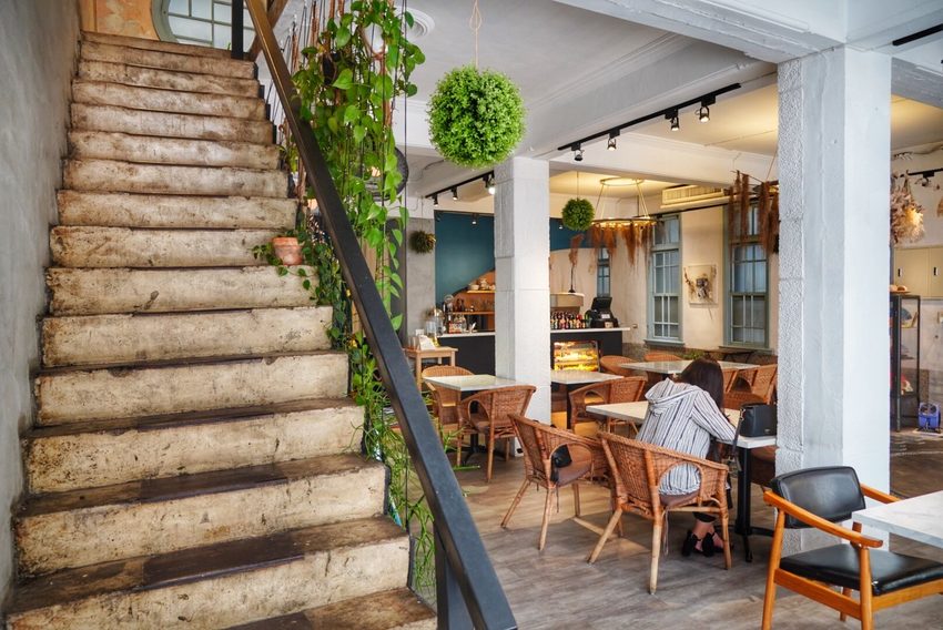 台南中西區【熨斗目花珈琲珈哩】超美質感網美系咖啡廳/海老赤蝦咖哩必點！甜點好吃又好拍 台南咖哩|台南下午茶 | 小白只饗ㄔ美食