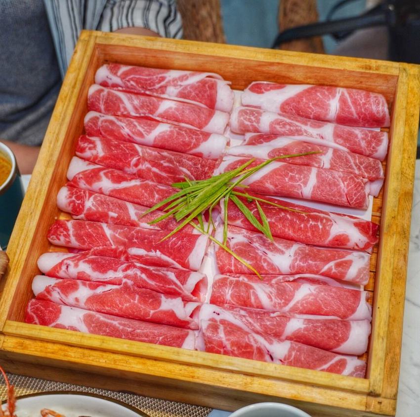 台南中西區【熨斗目花珈琲珈哩】超美質感網美系咖啡廳/海老赤蝦咖哩必點！甜點好吃又好拍 台南咖哩|台南下午茶 | 小白只饗ㄔ美食