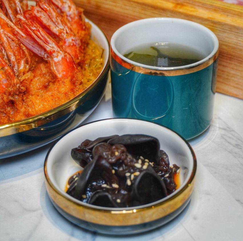 台南中西區【熨斗目花珈琲珈哩】超美質感網美系咖啡廳/海老赤蝦咖哩必點！甜點好吃又好拍 台南咖哩|台南下午茶 | 小白只饗ㄔ美食