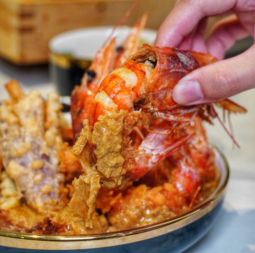 台南中西區【熨斗目花珈琲珈哩】超美質感網美系咖啡廳/海老赤蝦咖哩必點！甜點好吃又好拍 台南咖哩|台南下午茶 | 小白只饗ㄔ美食