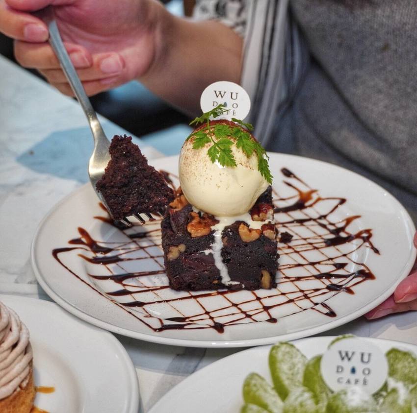 台南中西區【熨斗目花珈琲珈哩】超美質感網美系咖啡廳/海老赤蝦咖哩必點！甜點好吃又好拍 台南咖哩|台南下午茶 | 小白只饗ㄔ美食