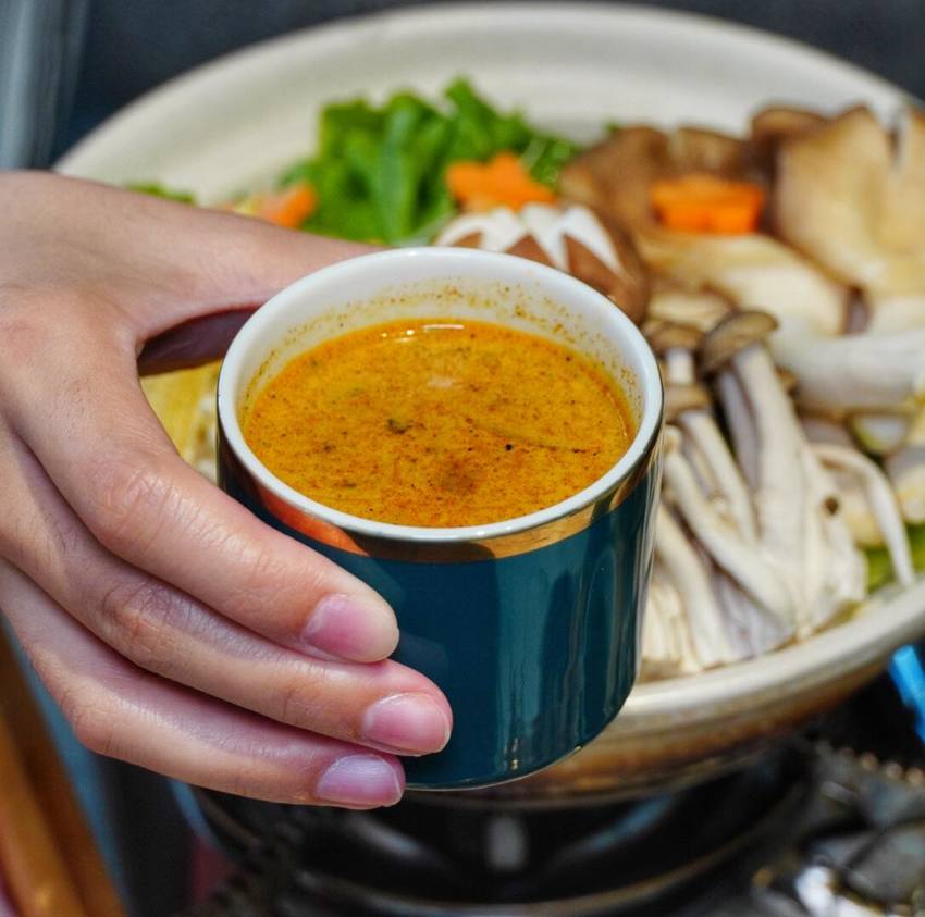 台南中西區【熨斗目花珈琲珈哩】超美質感網美系咖啡廳/海老赤蝦咖哩必點！甜點好吃又好拍 台南咖哩|台南下午茶 | 小白只饗ㄔ美食