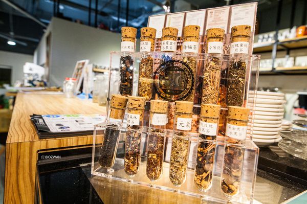 [吃喝]無肉也歡嘗素看看，綠色環保揪齁呷～JOY HOJA。