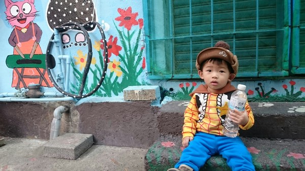 甲仙貓巷：高雄~甲仙貓巷~超好拍的口愛貓咪彩繪~繽紛雨傘高高掛~