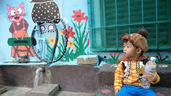 甲仙貓巷：高雄~甲仙貓巷~超好拍的口愛貓咪彩繪~繽紛雨傘高高掛~