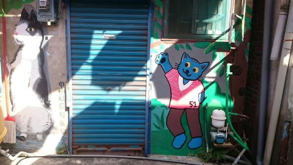 甲仙貓巷：高雄~甲仙貓巷~超好拍的口愛貓咪彩繪~繽紛雨傘高高掛~