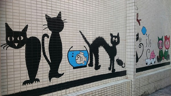 甲仙貓巷：高雄~甲仙貓巷~超好拍的口愛貓咪彩繪~繽紛雨傘高高掛~