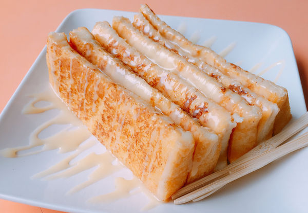   [中山區 捷運雙連站］一瀉而下吧！蛋汁瀑布！可蜜達 Comida 隱藏在巷弄中令人銷魂的炭烤吐司 鬼椒起司肉蛋吐司 檸香馬告雞滑蛋吐司 (附完整菜單Menu)