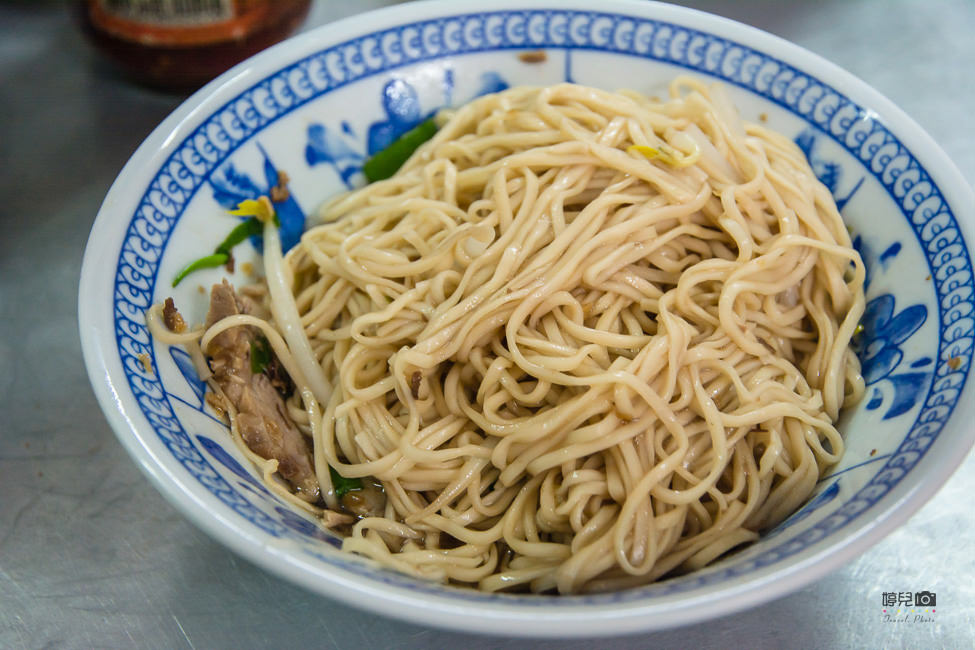｜屏東美食｜阿婆麵店，無招牌、無菜單超人氣在地古早味麵店 - 阿婷的旅行札記。