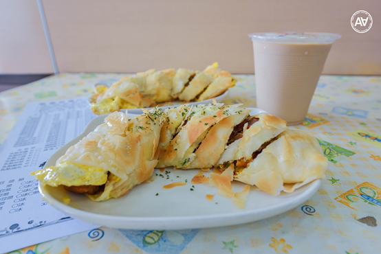 嘉香早餐：台中南屯區美食-走過路過容易錯過的早餐店，激推超人氣酥皮蛋餅！