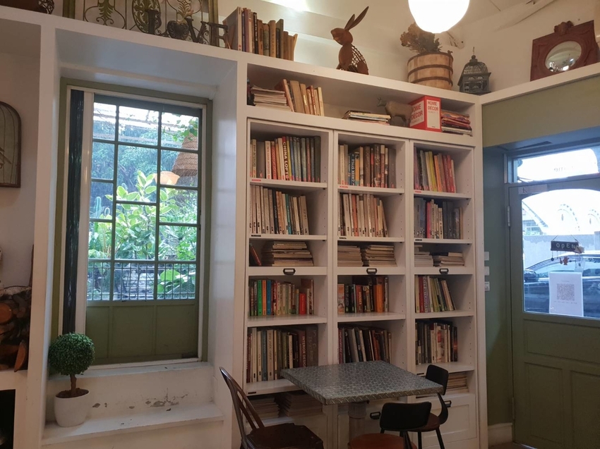 【台北.文山區】尋常生活早午餐。南法風格友善寵物咖啡廳。淡綠色小花園綠意盎然的世外桃源