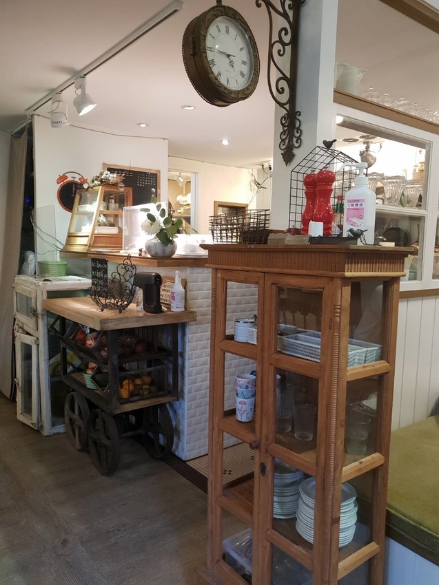 【台北.文山區】尋常生活早午餐。南法風格友善寵物咖啡廳。淡綠色小花園綠意盎然的世外桃源