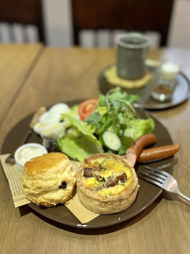 【台北.文山區】尋常生活早午餐。南法風格友善寵物咖啡廳。淡綠色小花園綠意盎然的世外桃源