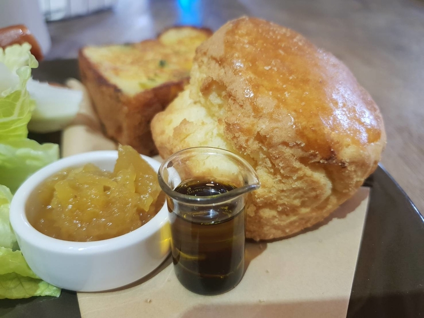 【台北.文山區】尋常生活早午餐。南法風格友善寵物咖啡廳。淡綠色小花園綠意盎然的世外桃源