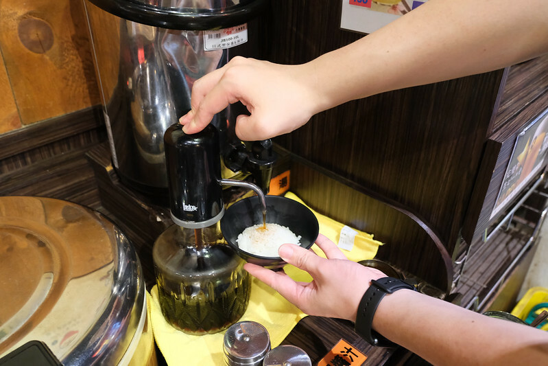 台北中山區串燒|燒鳥串道吉林店,平價又飽足,免費柴魚拌飯+茶泡飯吃到飽!