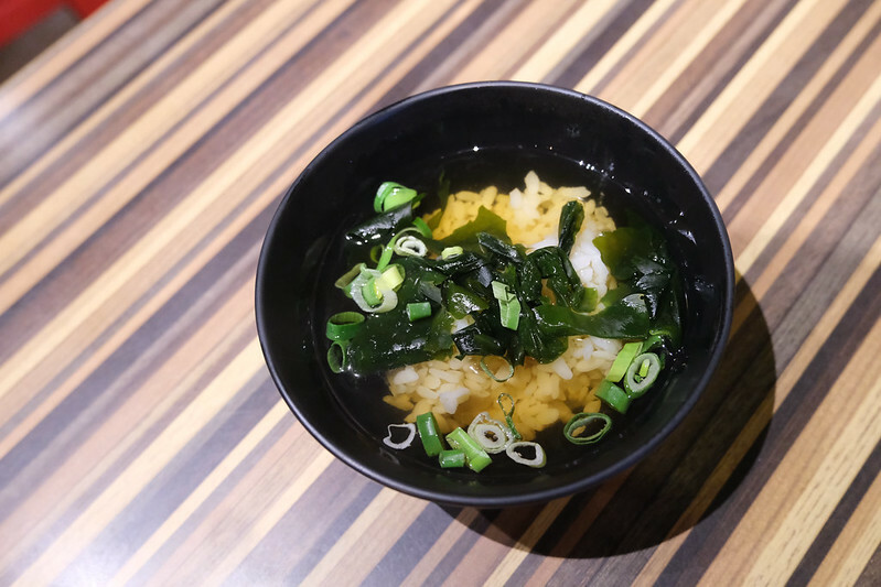 台北中山區串燒|燒鳥串道吉林店,平價又飽足,免費柴魚拌飯+茶泡飯吃到飽!